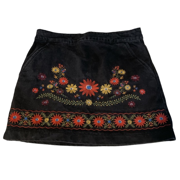 Embroidered Jean Skirt🌼 - Picture 3 of 12